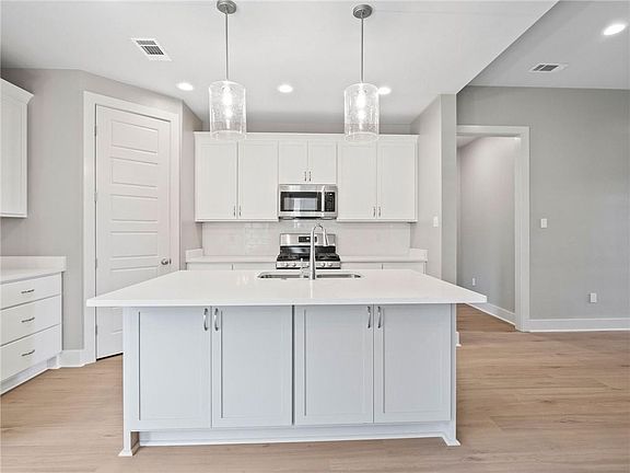 3rd image of 72694 Robindale Dr