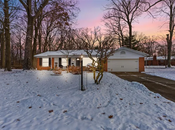32951 Myrna Ct, Livonia, MI 48154