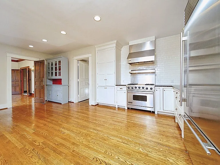 3944 Woodlawn Dr — Photo 11