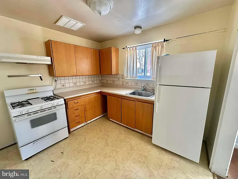 1818 N Adams St — Photo 6