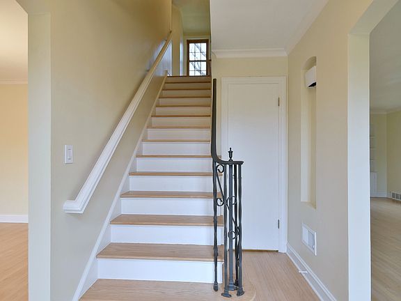 4th image of 1904 N 77th Ave