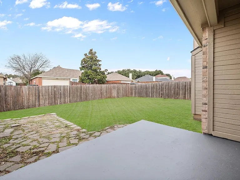 7700 Glenoaks Dr — Photo 24
