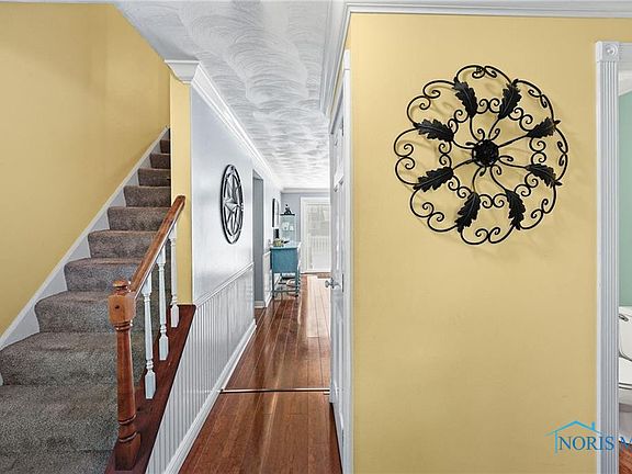 5th image of 125 Birchcrest Dr