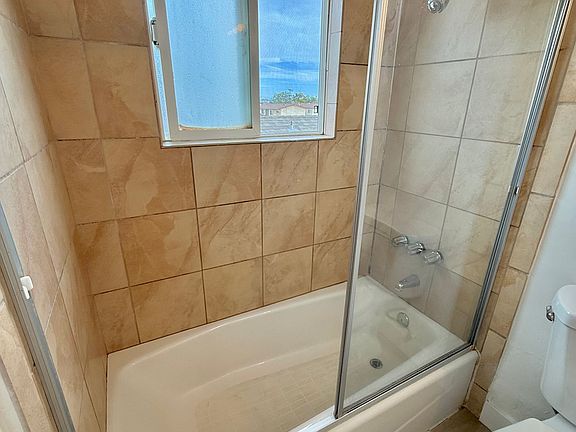 5th image of 1066 W Summerland Ave
