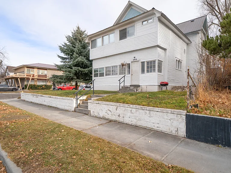 490 N Water Ave #2 — Photo 1