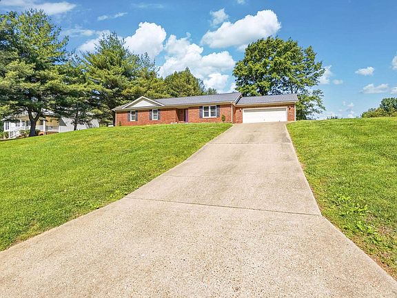 3rd image of 3872 Peachtree Dr