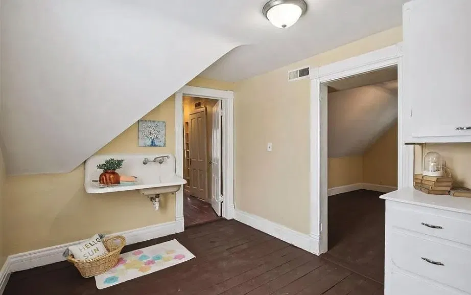 3 bed, 1108 sqft, $2,200 — Photo 3
