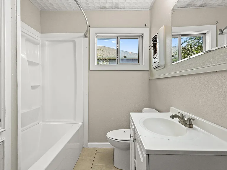 2318 Pecan St — Photo 17