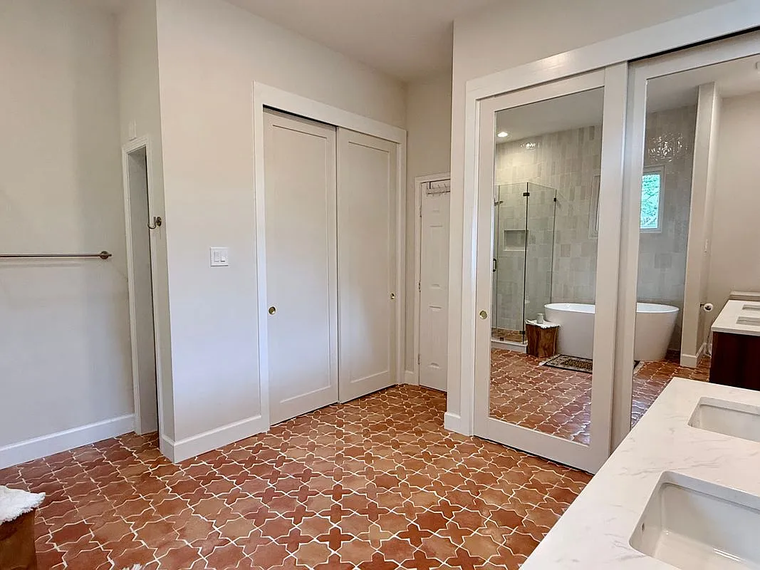 Building Photo - 2205 Tanglevine Dr