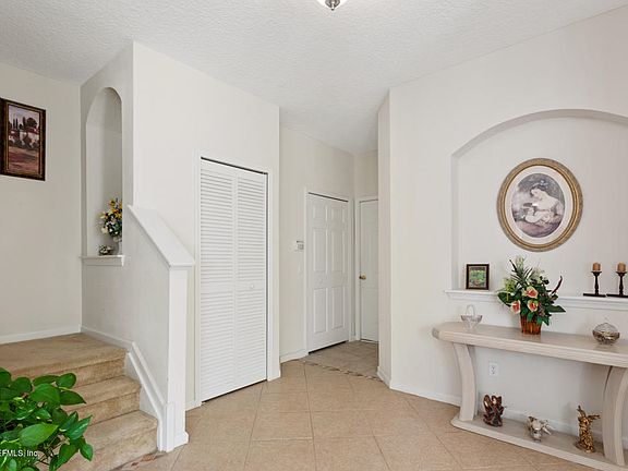 4th image of 1741 Forest Lake Cir W APT 2
