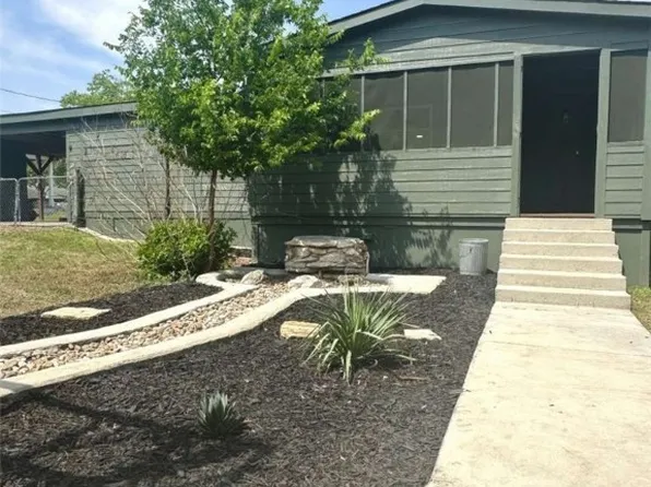 105 Tabler Dr, Seguin, TX 78155