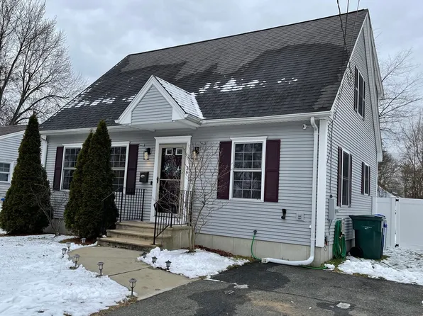 36 W Bay Path Ter, Springfield, MA 01109