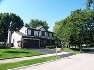 1285 Coventry Ct, Roselle, IL 60172