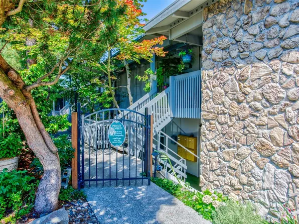 7064 35th Avenue NE #12, Seattle, WA 98115