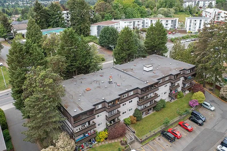 Parkland House — Photo 2