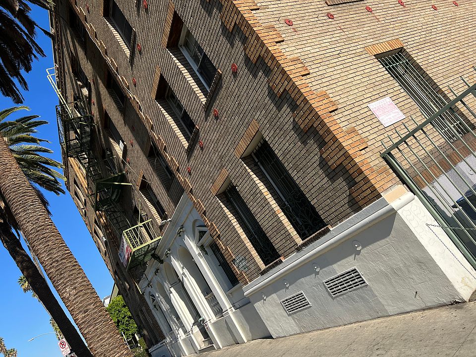 1st image of 400 1/2 S Kenmore Ave #305