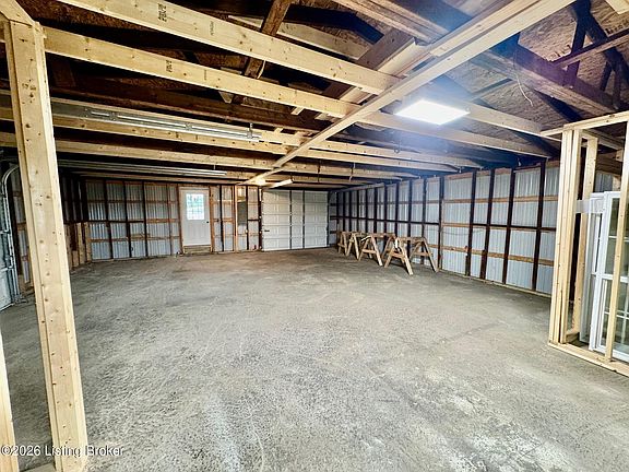 5th image of 10691 Main St
