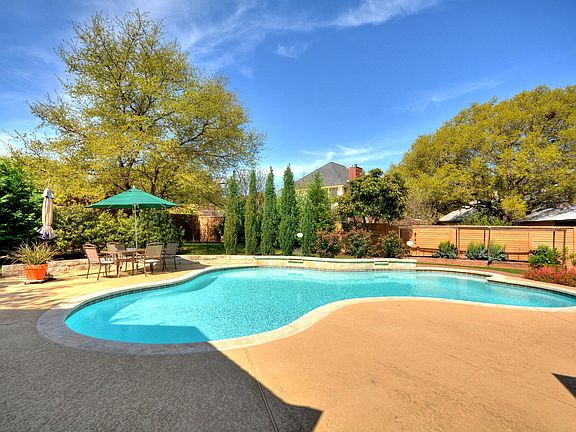 2nd image of 15820 Chatham Wood Dr
