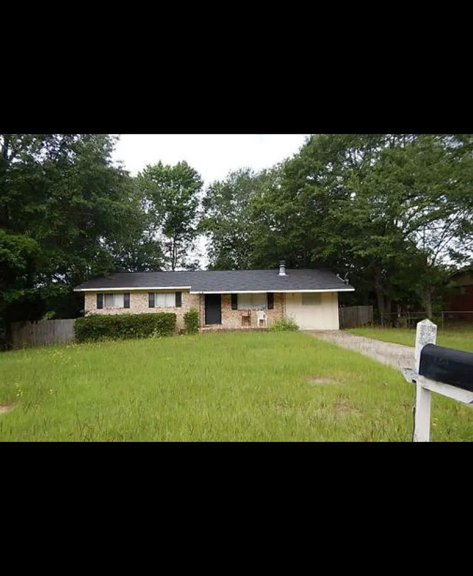 Great family home on a quiet desirable street — Photo 1