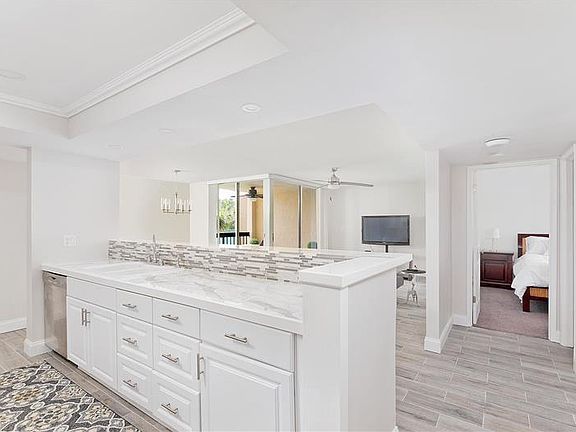4th image of 825 Egret Cir APT 208