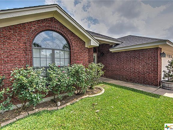 3rd image of 4208 Whispering Oak Dr