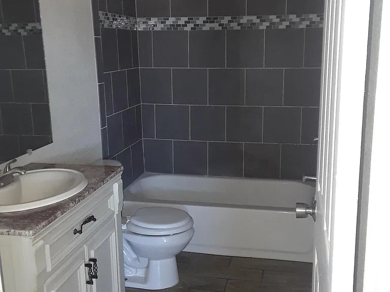 4809 Grand Blvd #8 — Photo 8