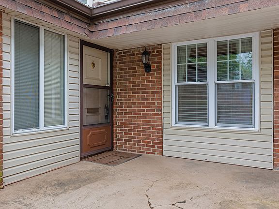 3rd image of 3404 Laredo Dr #B