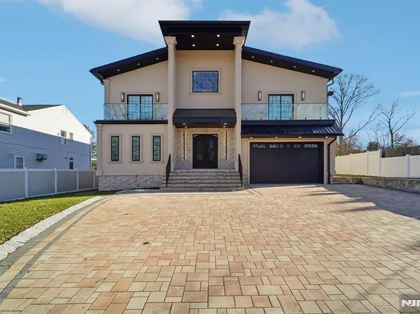 24 Holmes Ln, Wayne, NJ 07470