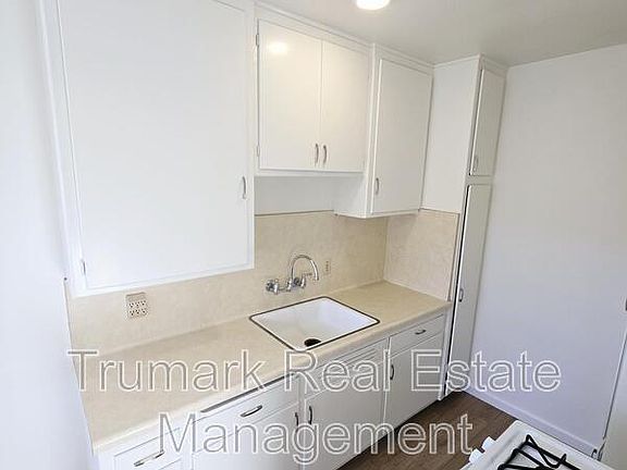 5th image of 49 S Grand Oaks Ave APT 2