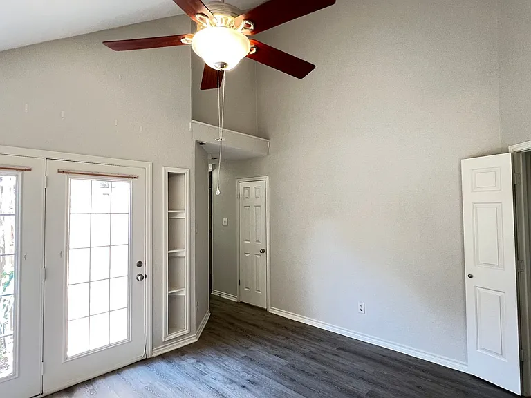10913 Gable Dr — Photo 6