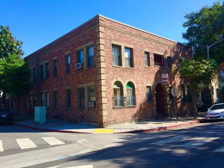 1154 N Formosa Ave — Photo 14