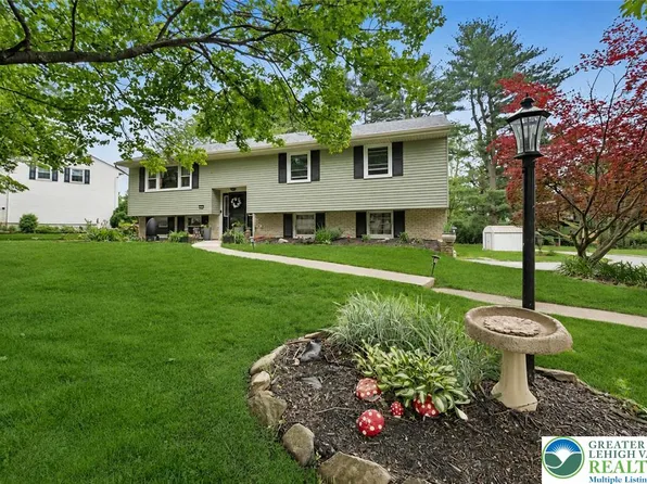 5970 Club House Ln, Allentown, PA 18106