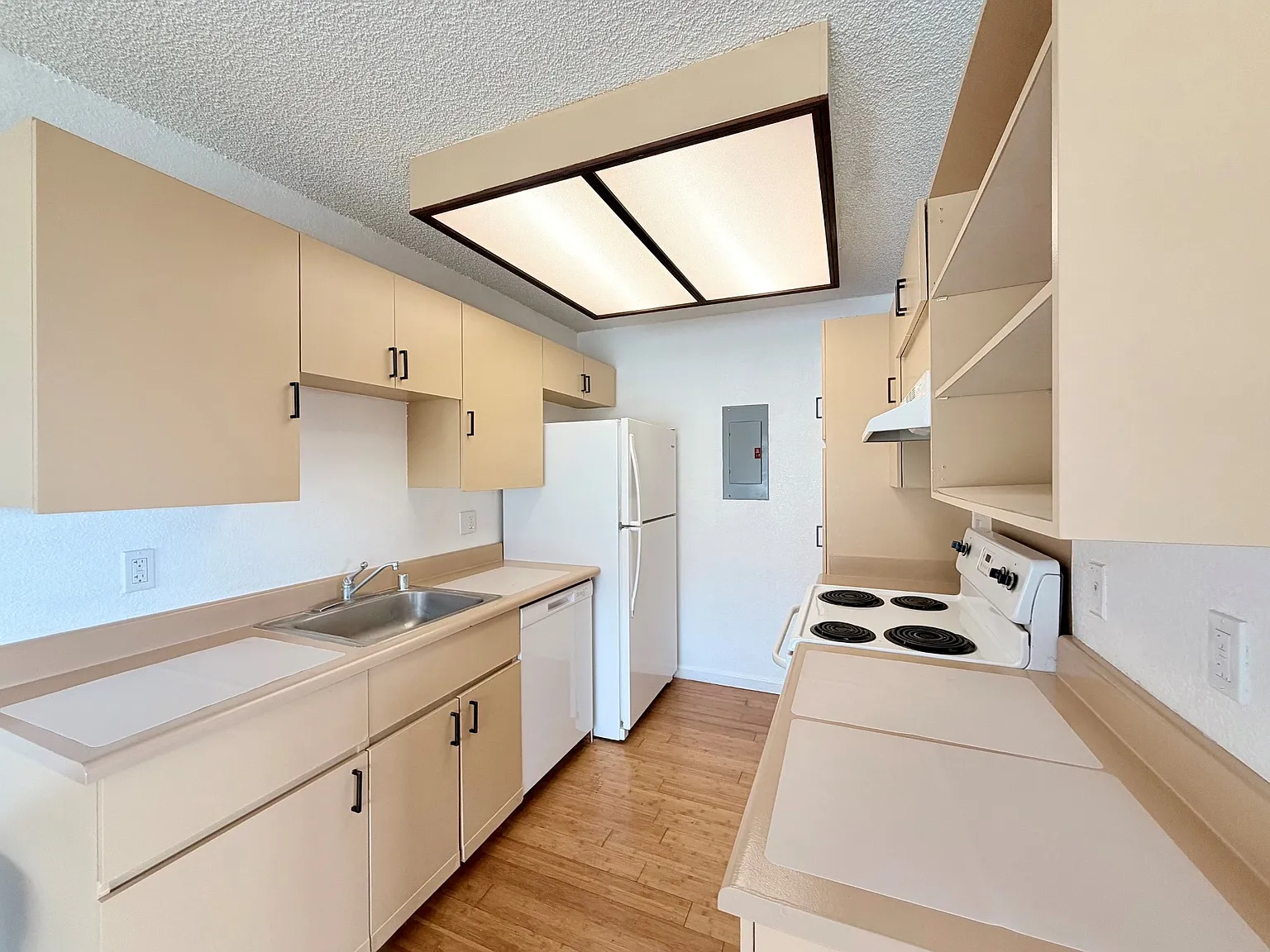 2 bed, 716 sqft, $2,700 — Photo 4