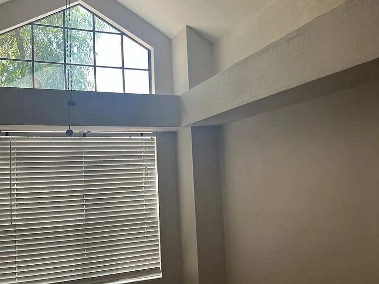 1828 E Secretariat Dr — Photo 9