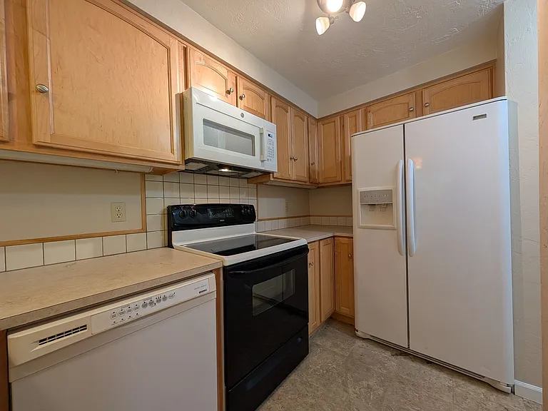 1528 Fetters Loop — Photo 7