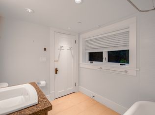 4208 W 13th Ave, Vancouver, BC V6R2T8