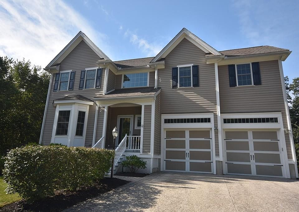 1st image of 12 Fairway Dr