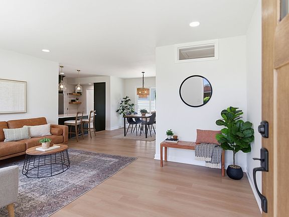 5th image of 2115 Fremont Ave