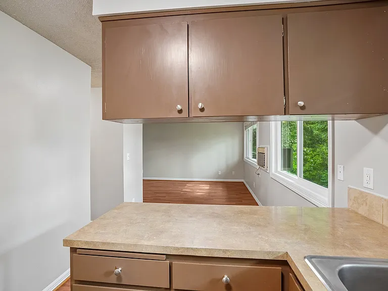 Linden Lane Apartments — Photo 26