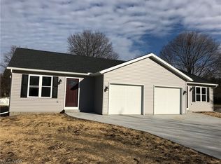 442REAR Bank Ln SE, New Philadelphia, OH 44663
