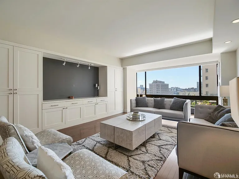 1177 California St #312 — Photo 2