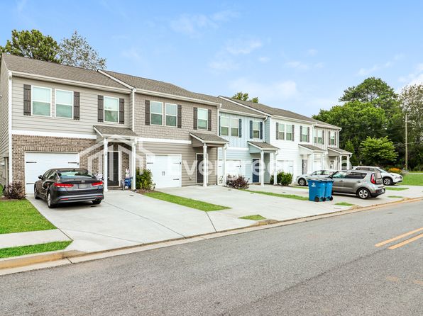 104 Village Green Dr