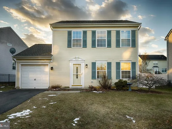 15 Greenbrook Dr, Columbus, NJ 08022