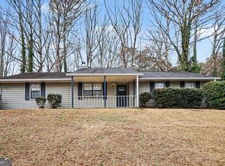 2221 Davis Oaks Ct, Stone Mountain, GA 30087