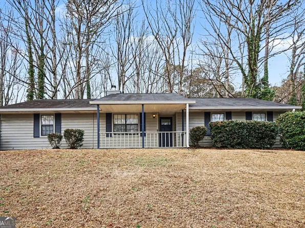 2221 Davis Oaks Ct, Stone Mountain, GA 30087