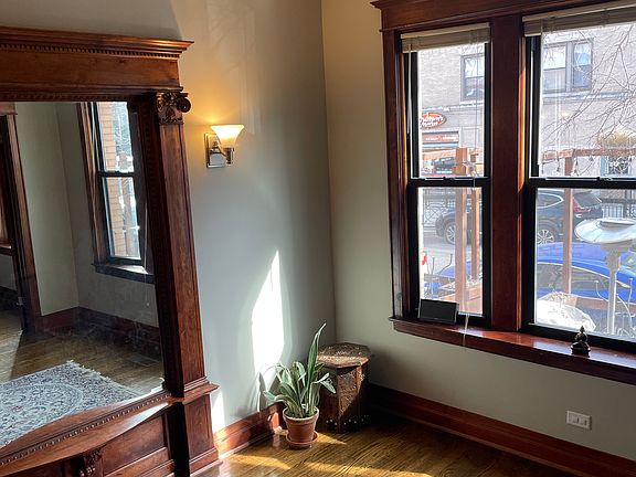 5th image of 1568 N Hoyne Ave #2S