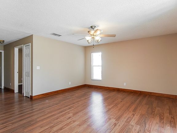 4th image of 12009 Woodglen Cir