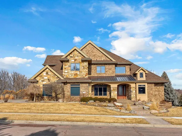 2208 W Cherrywood Cir, Sioux Falls, SD 57108