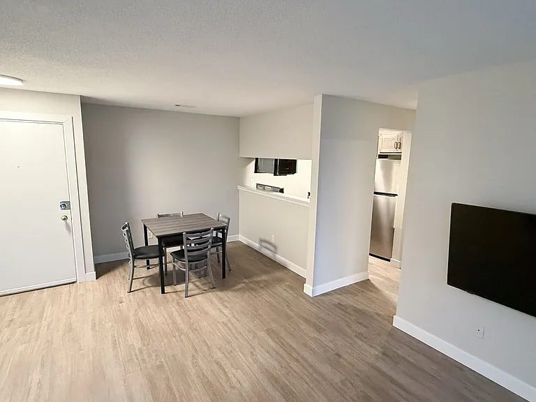 809 W Stoughton St — Photo 14