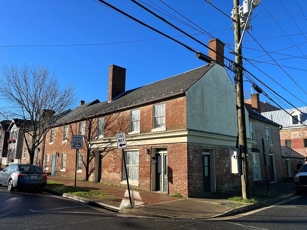 1 bed, 1.0 bath, 400 sqft, $1,200 — Photo 1